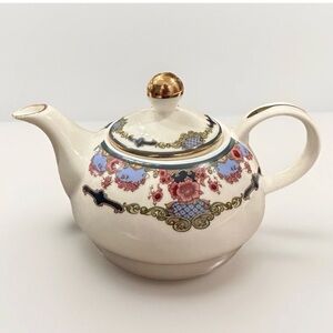 SOLD‼️‼️Fairmont Empress   Teapot Bone Elegant Flor with Gold Accents